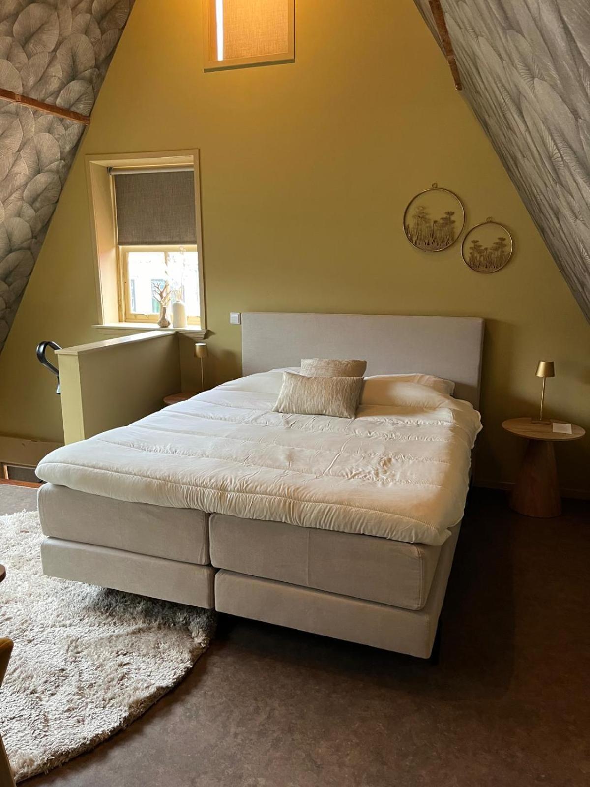 Bed Bij Bistro Lägenhet Medemblik Exteriör bild